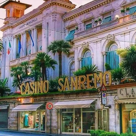 Attico Al Sole شقة