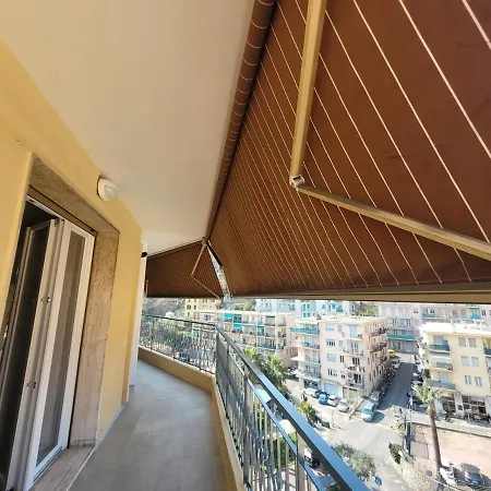 Attico Al Sole شقة *