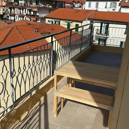 Attico Al Sole شقة