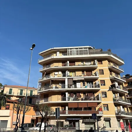 Attico Al Sole شقة *